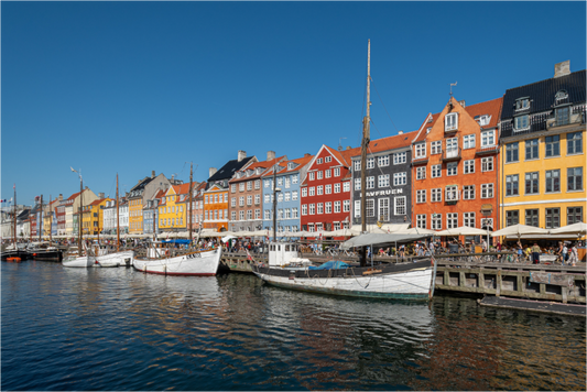 Cosmopolitan: Nyhavn street view in Copenhagen